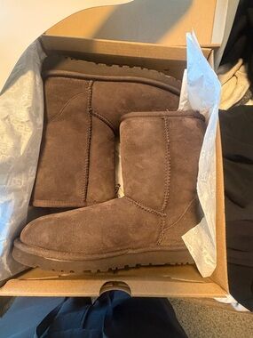 Ugg classic short boots sz5.5